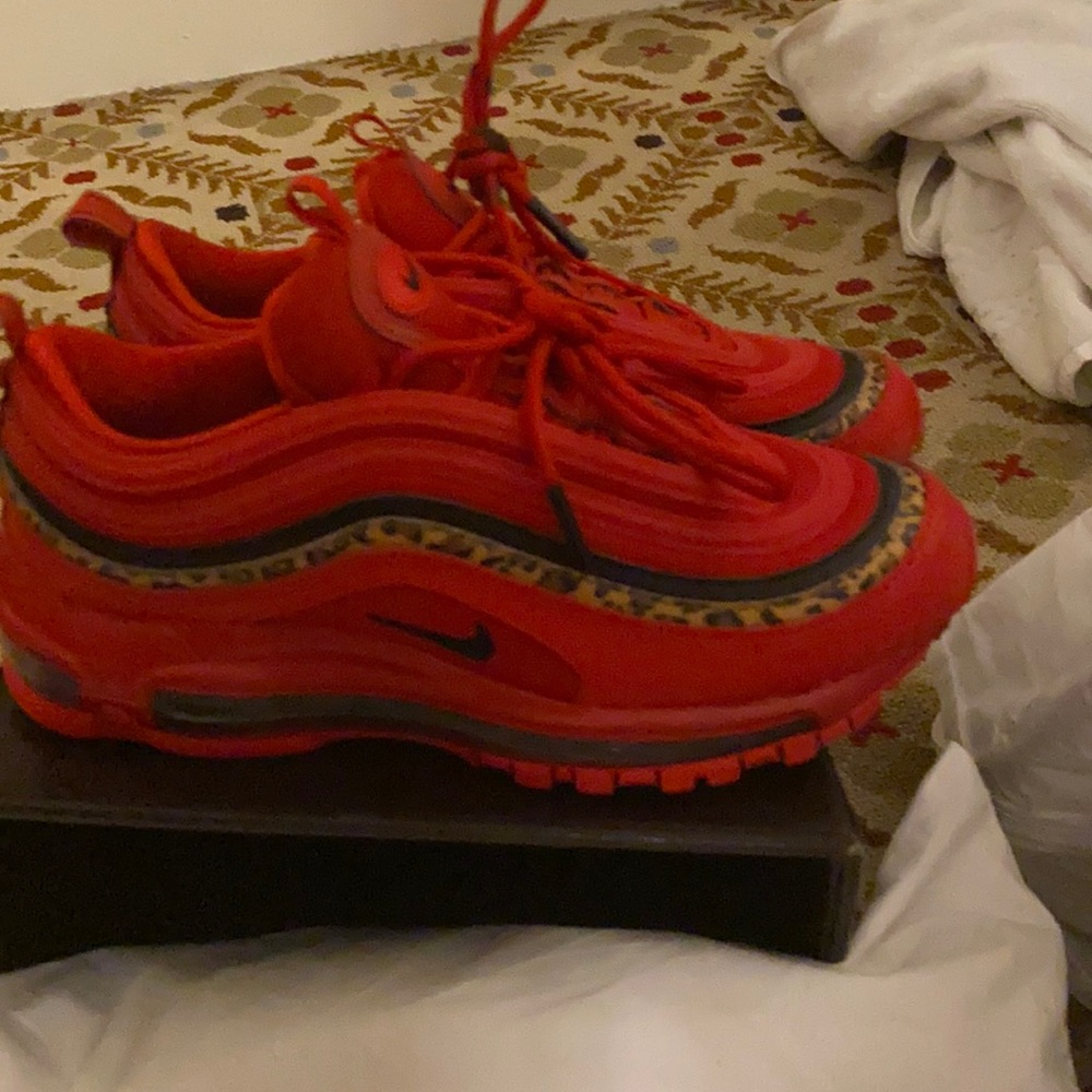 Nike air max red and leopard print rare limited Ed